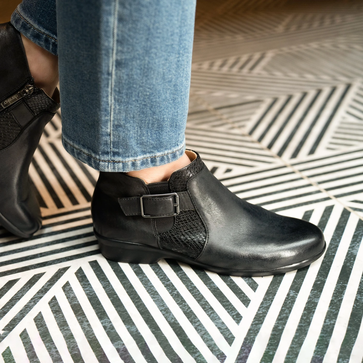 Dansko Carolyn Black Burnished Calf 4 Dansko Carolyn Black Burnished Calf - Image 2