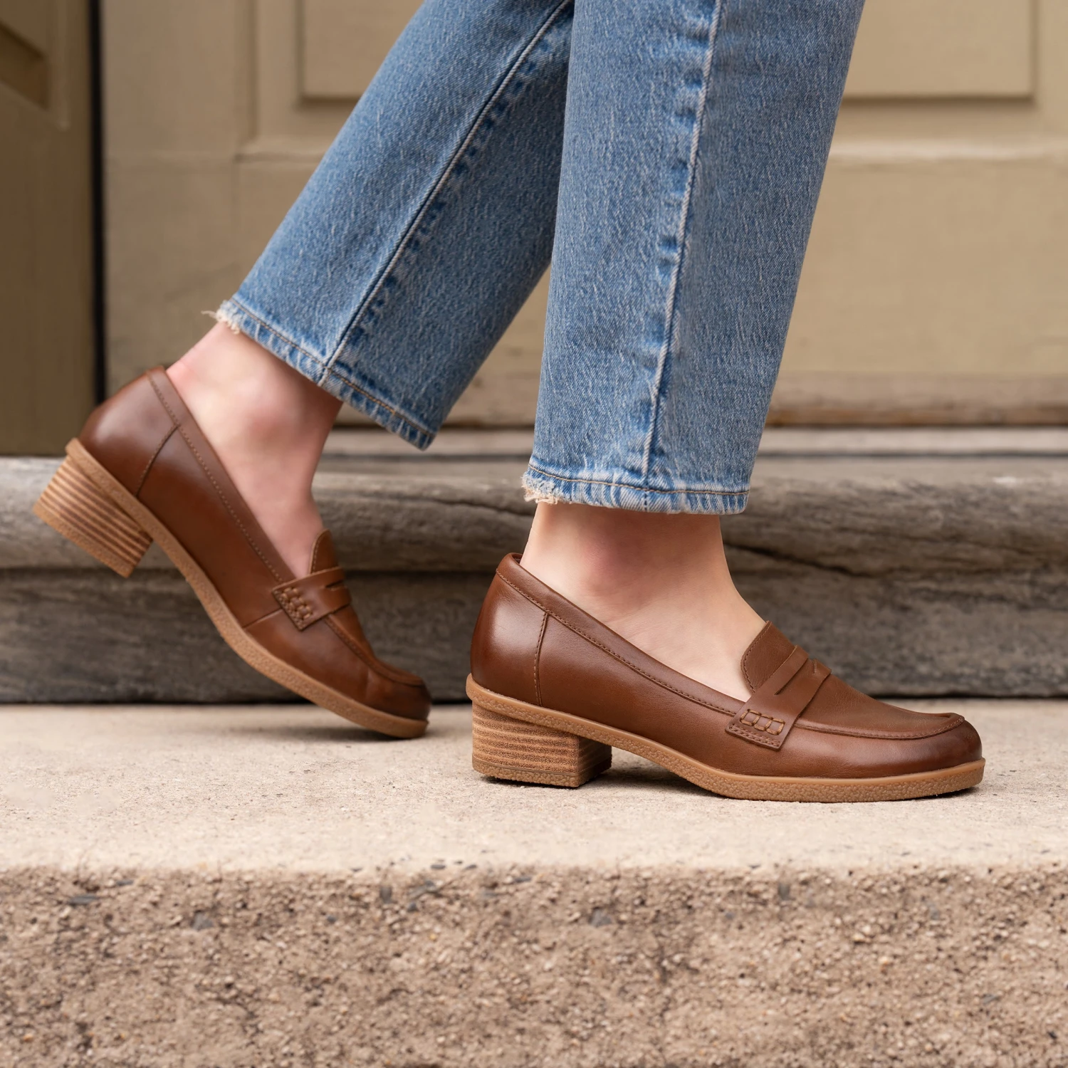 Dansko Danica Wide Tan Waterproof Burnished 4 Dansko Danica Wide Tan Waterproof Burnished - Image 2
