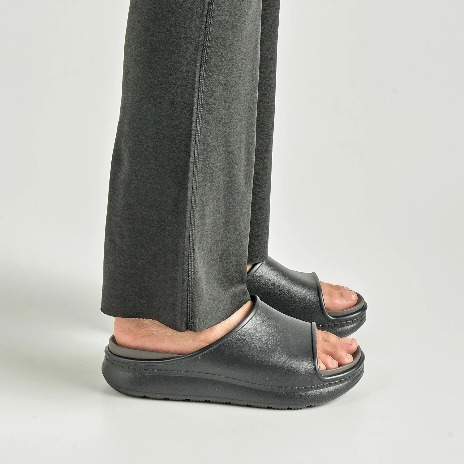 Dansko Devyn Black Molded 8 Dansko Devyn Black Molded - Image 6