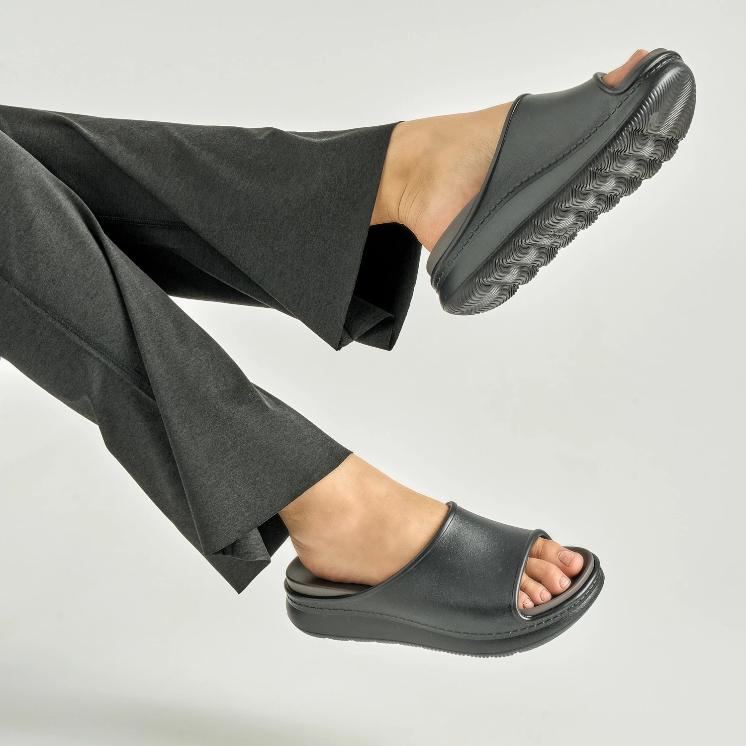 Dansko Devyn Black Molded 4 Dansko Devyn Black Molded - Image 2