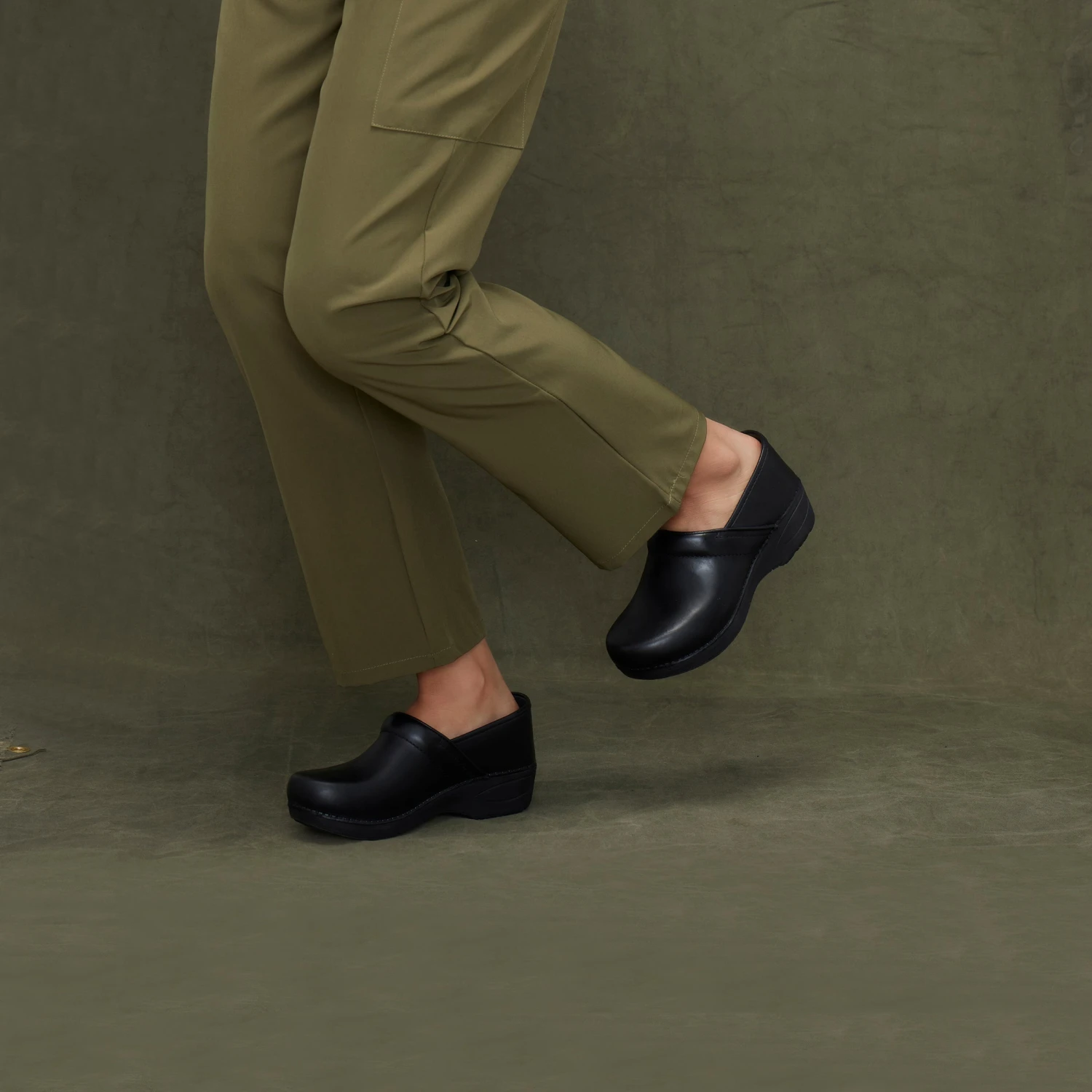 Dansko XP 2.0 Black Waterproof Pull Up 4 Dansko XP 2.0 Black Waterproof Pull Up - Image 2