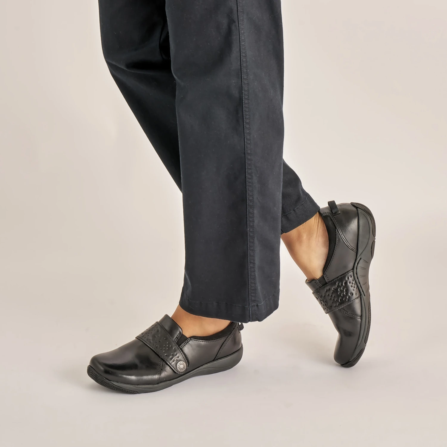 Dansko Sallie Wide Black Waxy Burnished 4 Dansko Sallie Wide Black Waxy Burnished - Image 2