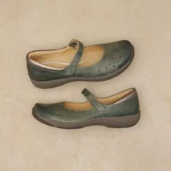 Dansko Stacy Lake Waxy Burnished -Modern Step Wear Store Stacey Lake PDP 1 2400x2400 0a6bfcc6 9c6c 499d b138 3b5eb08c218b