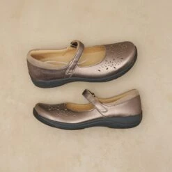 Dansko Stacy Pewter Metallic -Modern Step Wear Store Stacey Silver PDP 1 2400x2400 bfeb73b1 4c28 468a 94fa d63e706a0d08