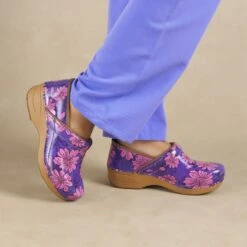 Dansko XP 2.0 Purple Bloom Patent -Modern Step Wear Store XP20 PurpleBloom 2400x2400 76a2d7e4 6345 416e 85c9 82426a1d41a2