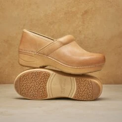 Dansko Wide XP 2.0 Honey Distressed 16 Dansko Wide XP 2.0 Honey Distressed -Modern Step Wear Store XP 2.0 Honey D PDP 3 2400x2400 a6d49b49 9243 41bc aef5 b46dff211872 1